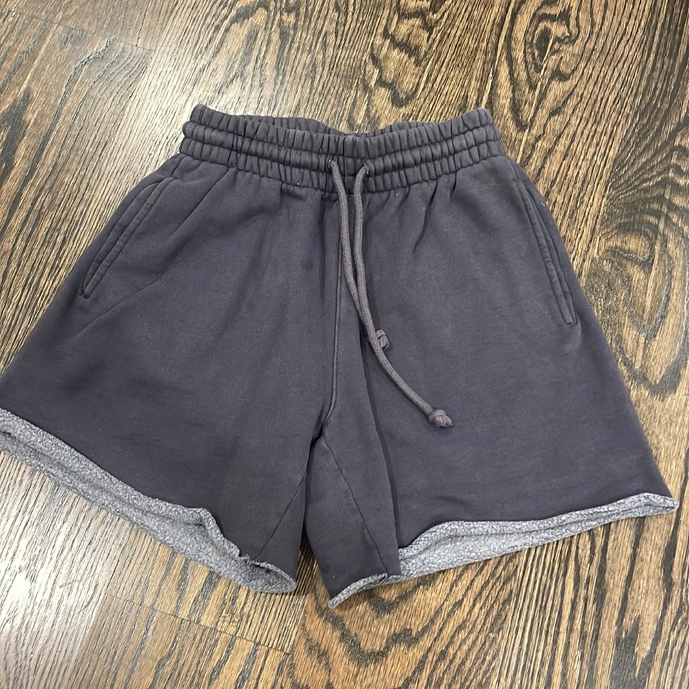 Great condition Navy Aritzia TNA cozy sweatshorts